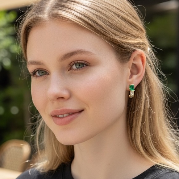 Unbranded Jewelry - Elegant Gold Diamond and Emerald Earrings